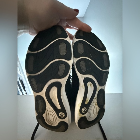 Lululemon Women’s Chargeful 2 Mid Workout Athletic Sneakers - Picture 10 of 16